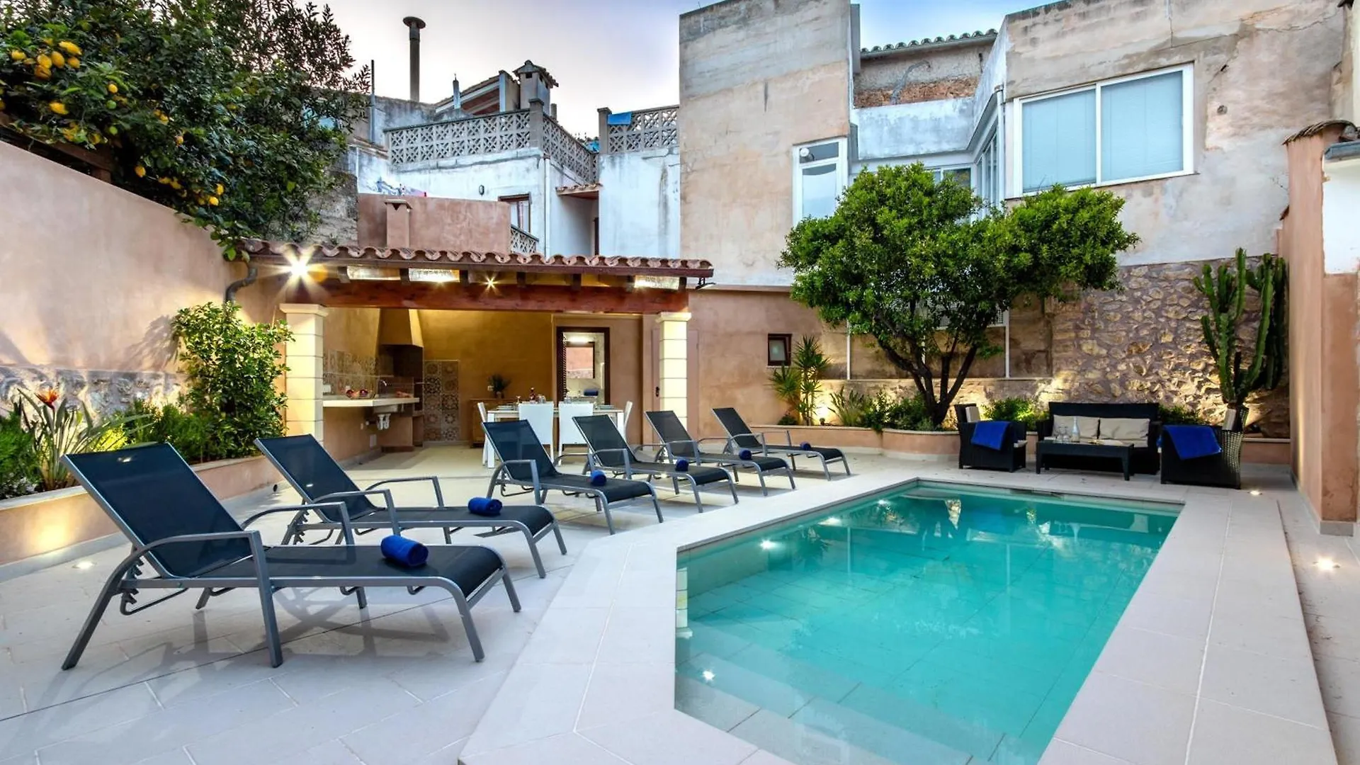 Historic Pollensa Townhouse Casa Roca Horta 4 Bedrooms Sun Terrace Town Mountain Views ポレンサ