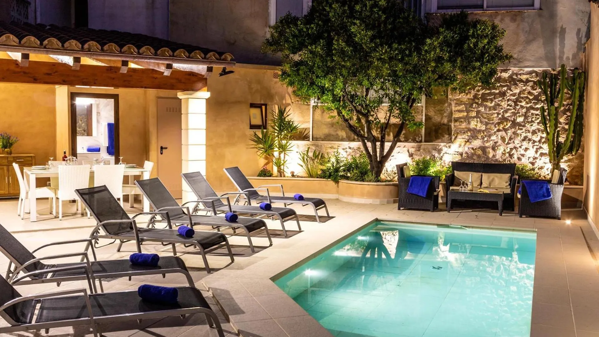 Historic Pollensa Townhouse Casa Roca Horta 4 Bedrooms Sun Terrace Town Mountain Views ヴィラ ポレンサ