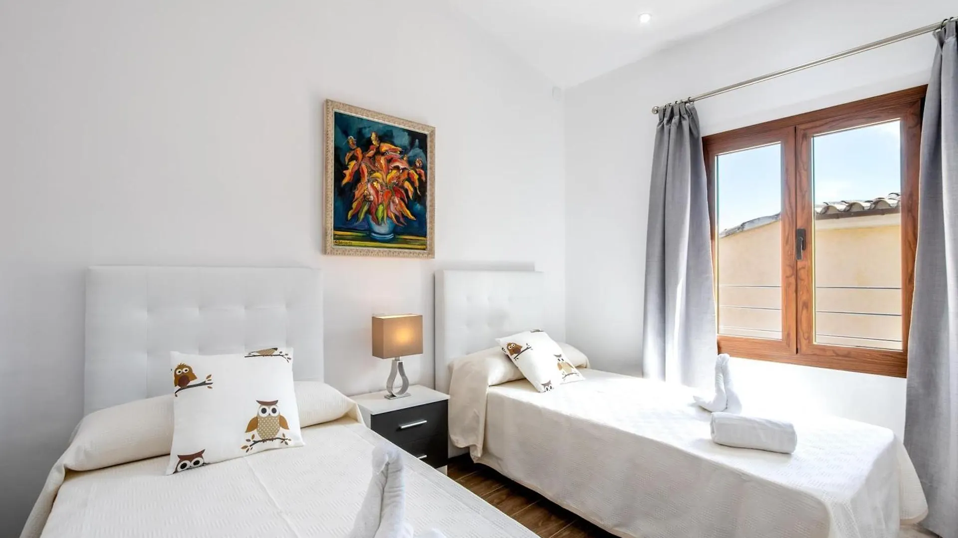 Historic Pollensa Townhouse Casa Roca Horta 4 Bedrooms Sun Terrace Town Mountain Views Villa Pollenca