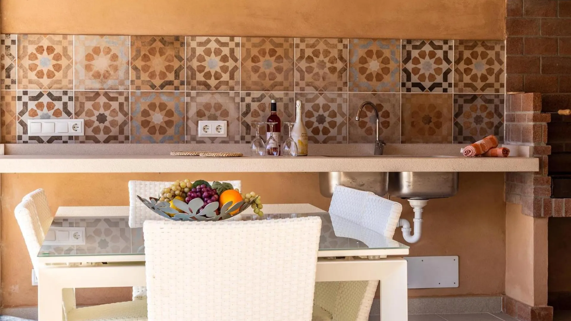 Historic Pollensa Townhouse Casa Roca Horta 4 Bedrooms Sun Terrace Town Mountain Views Pollenca